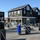 Geschäfte am Hafen von Hvide Sande