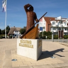 Statue am Strand