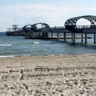 Die Seebrücke mit den einzelnen Badeinseln und dem Anleger