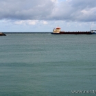 Bagger in der Hafeneinfahrt von Hirtshals