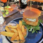 Crispy Chicken Burger im Cafe Marina in Hvide Sande