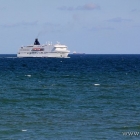 Norröna vor der Hafeneinfahrt