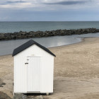 einzelne Strandhuette in Lønstrup
